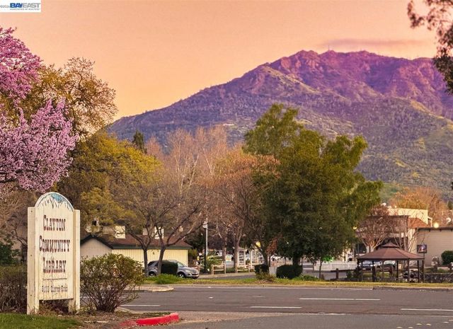 321 321 Semillon Cir, Clayton, CA 94517