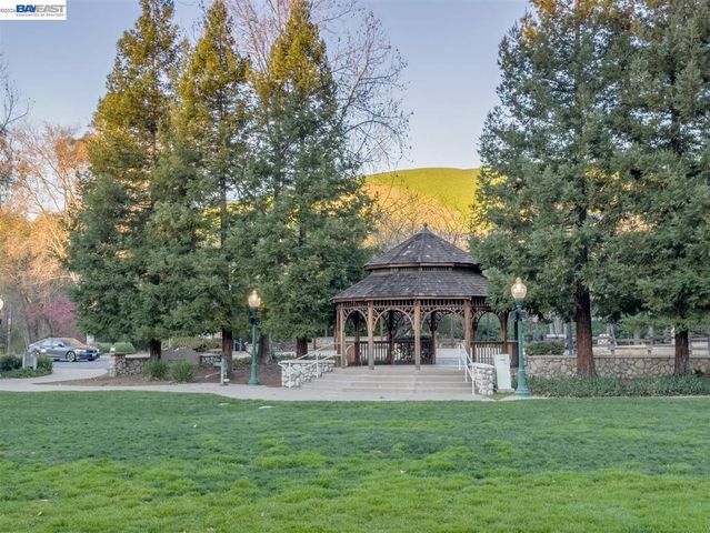 321 321 Semillon Cir, Clayton, CA 94517