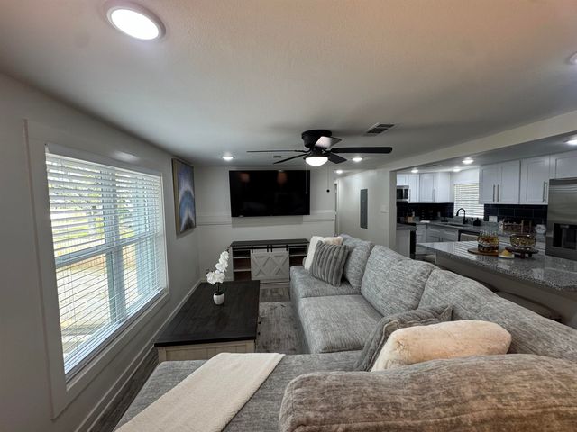 198 Medical Lane, Grand Isle, LA 70358