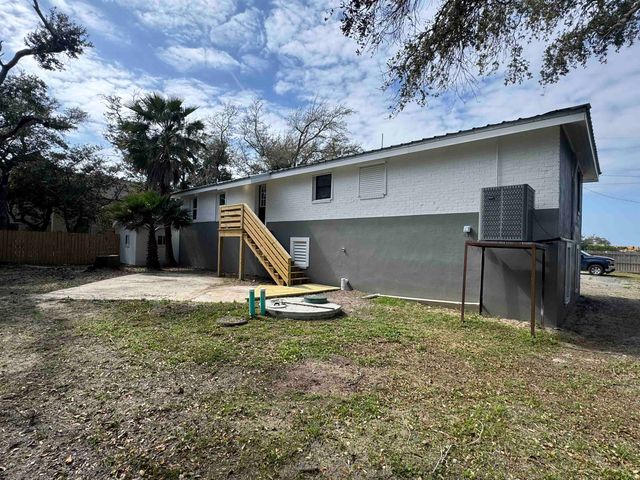 198 Medical Lane, Grand Isle, LA 70358