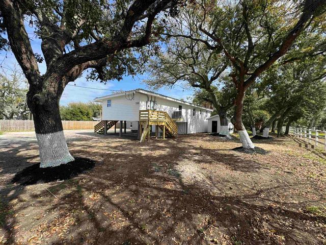 198 Medical Lane, Grand Isle, LA 70358