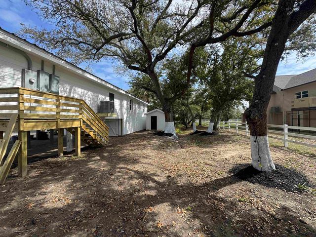 198 Medical Lane, Grand Isle, LA 70358