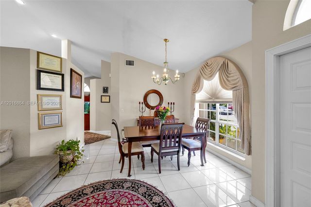 701 SW 93rd Ter, Pembroke Pines, FL 33025