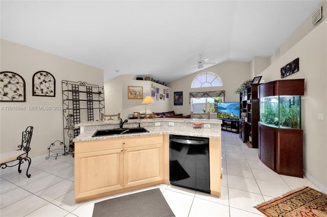 701 SW 93rd Ter, Pembroke Pines, FL 33025