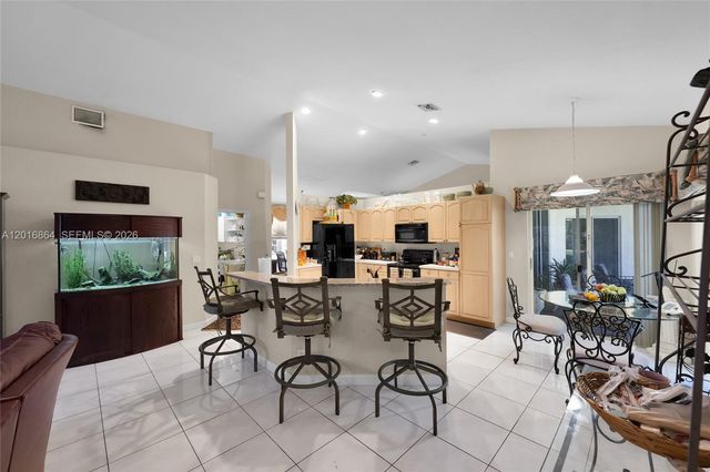 701 SW 93rd Ter, Pembroke Pines, FL 33025