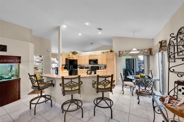 701 SW 93rd Ter, Pembroke Pines, FL 33025