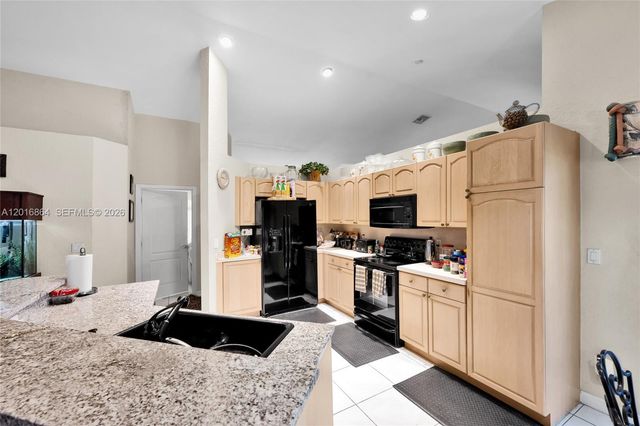 701 SW 93rd Ter, Pembroke Pines, FL 33025