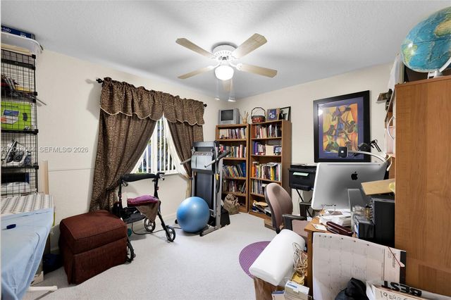 701 SW 93rd Ter, Pembroke Pines, FL 33025