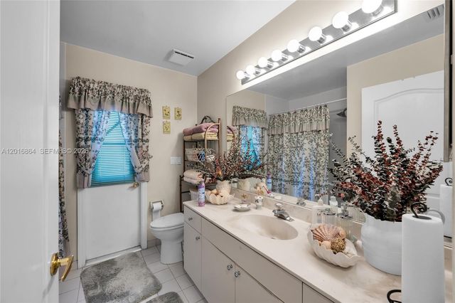 701 SW 93rd Ter, Pembroke Pines, FL 33025