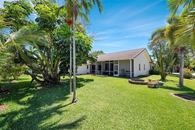 701 SW 93rd Ter, Pembroke Pines, FL 33025