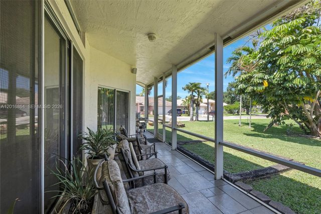 701 SW 93rd Ter, Pembroke Pines, FL 33025
