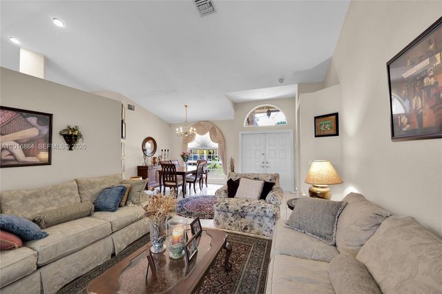 701 SW 93rd Ter, Pembroke Pines, FL 33025