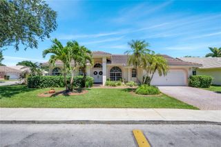 701 SW 93rd Ter, Pembroke Pines, FL 33025