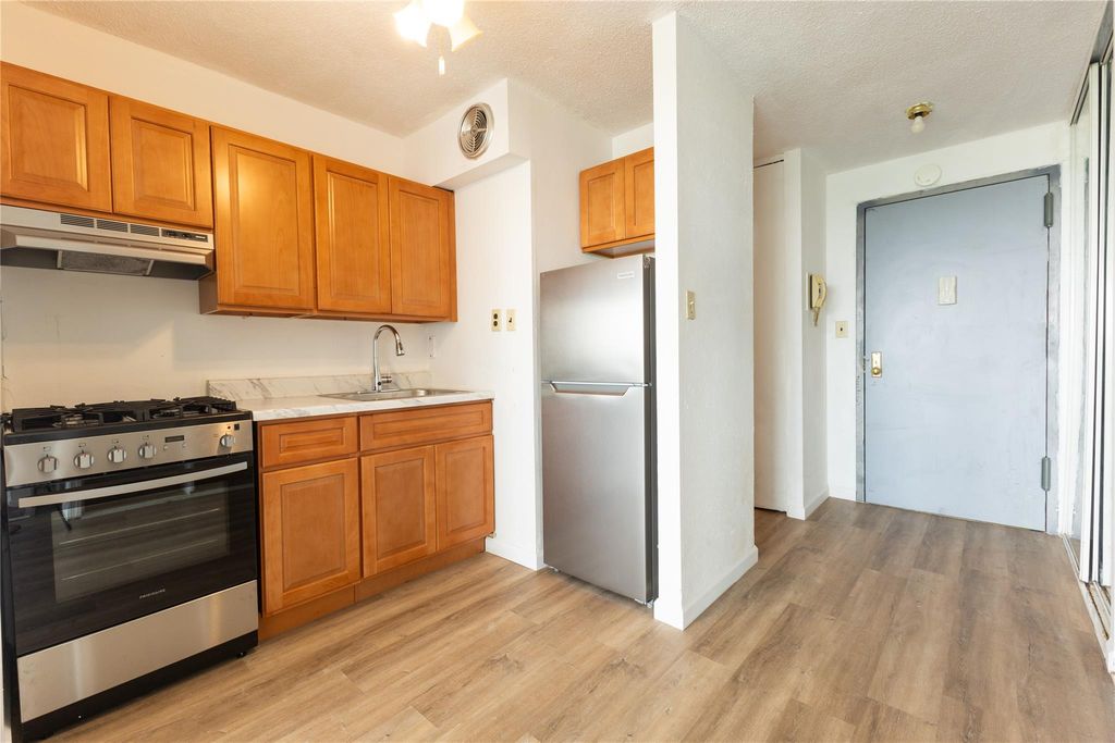150-38 Union Tnpk 10N 10N, Kew Gardens, NY 11367