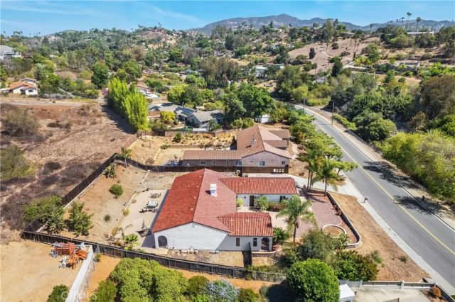 925 Valley, Vista, CA 92084