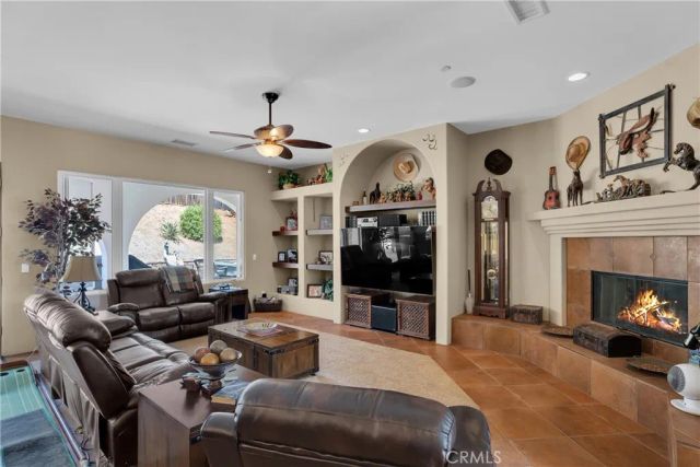 925 Valley, Vista, CA 92084