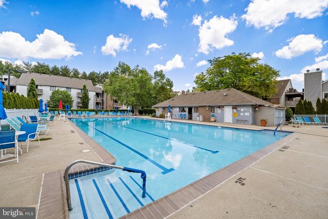 307 RAVENS CREST DR, Plainsboro, NJ 08536