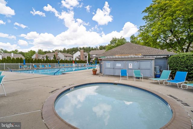 307 RAVENS CREST DR, Plainsboro, NJ 08536