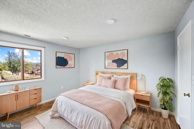 307 RAVENS CREST DR, Plainsboro, NJ 08536