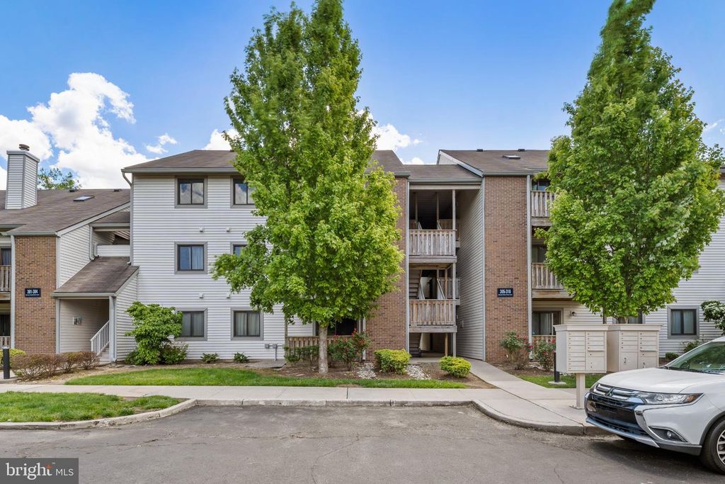 307 RAVENS CREST DR, Plainsboro, NJ 08536