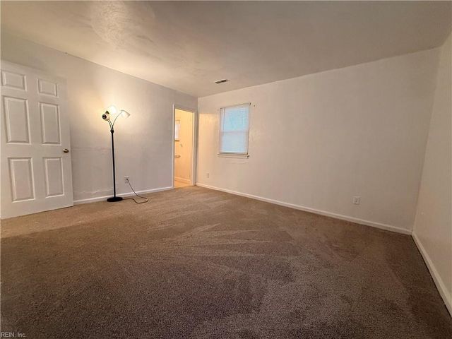 1249 Sir Kay DR, Chesapeake, VA 23323