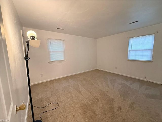 1249 Sir Kay DR, Chesapeake, VA 23323