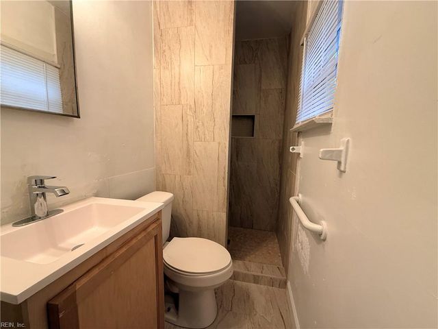 1249 Sir Kay DR, Chesapeake, VA 23323