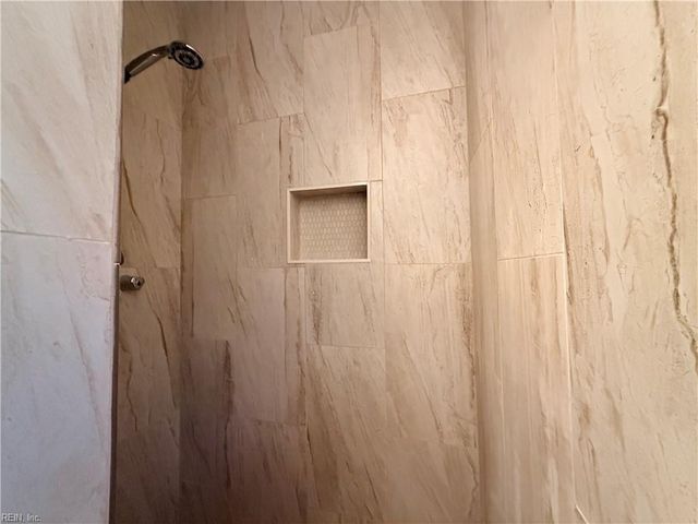 1249 Sir Kay DR, Chesapeake, VA 23323