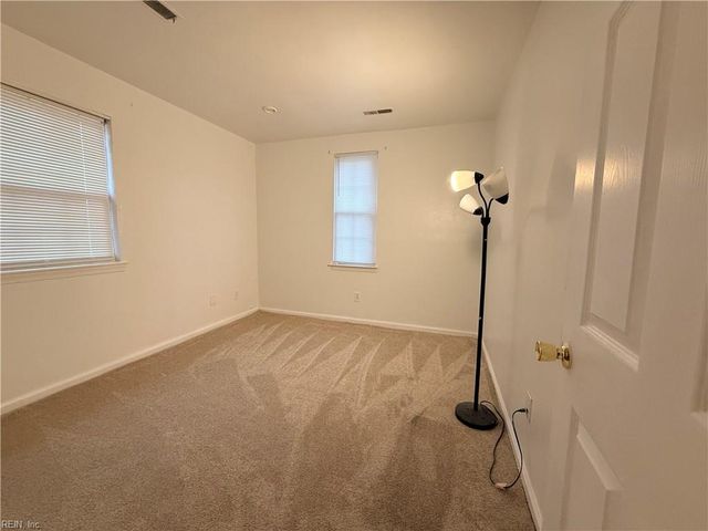 1249 Sir Kay DR, Chesapeake, VA 23323