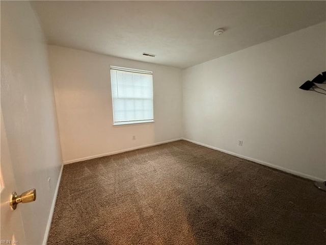 1249 Sir Kay DR, Chesapeake, VA 23323