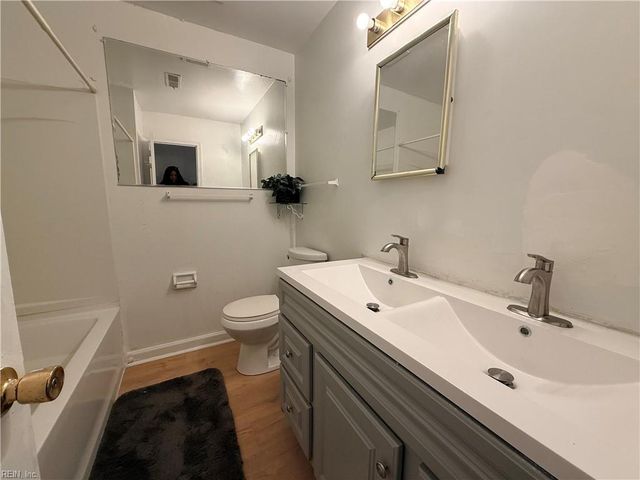 1249 Sir Kay DR, Chesapeake, VA 23323