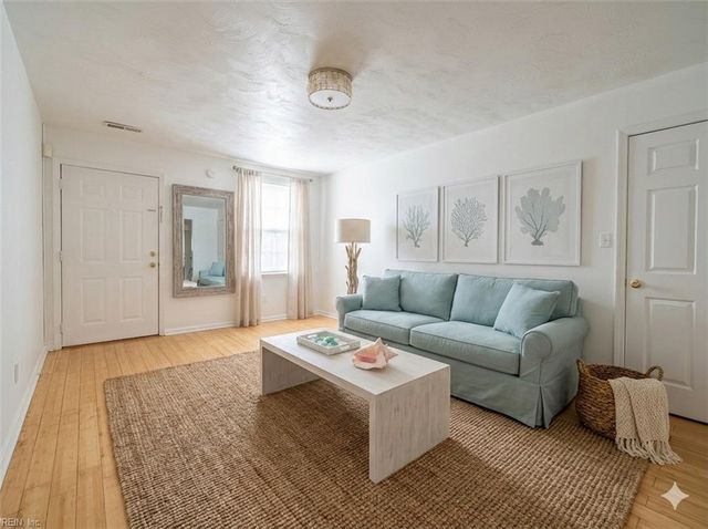 1249 Sir Kay DR, Chesapeake, VA 23323