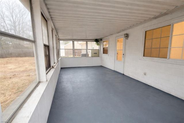 1249 Sir Kay DR, Chesapeake, VA 23323