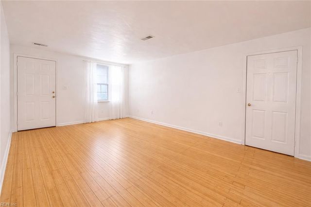 1249 Sir Kay DR, Chesapeake, VA 23323