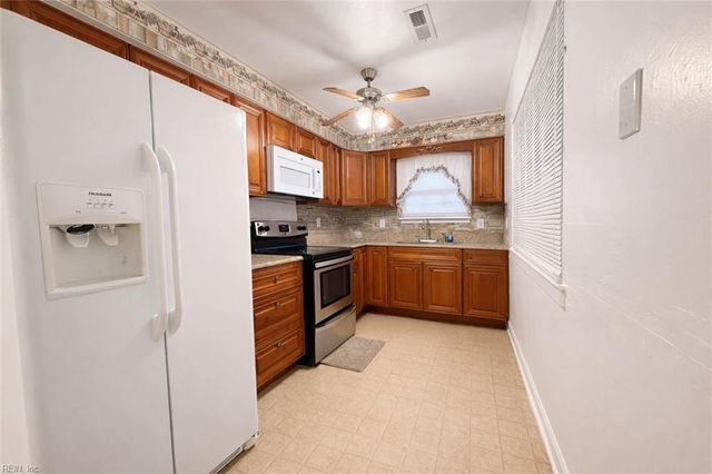 1249 Sir Kay DR, Chesapeake, VA 23323