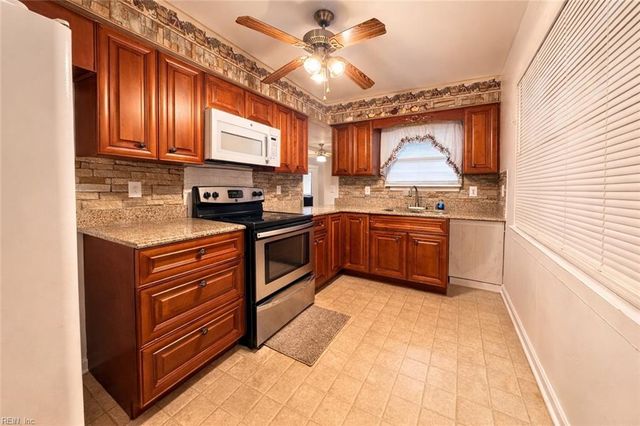 1249 Sir Kay DR, Chesapeake, VA 23323