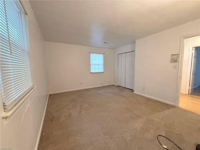 1249 Sir Kay DR, Chesapeake, VA 23323