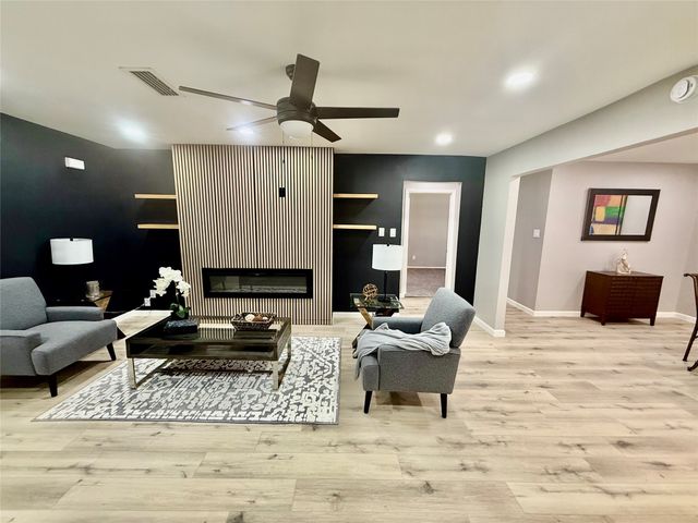 2209 Hardy Road, Grand Prairie, TX 75051