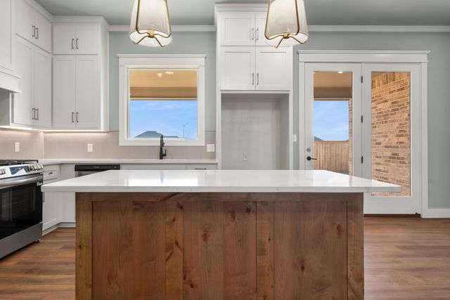 1121 N 6th Street, Wolfforth, TX 79382