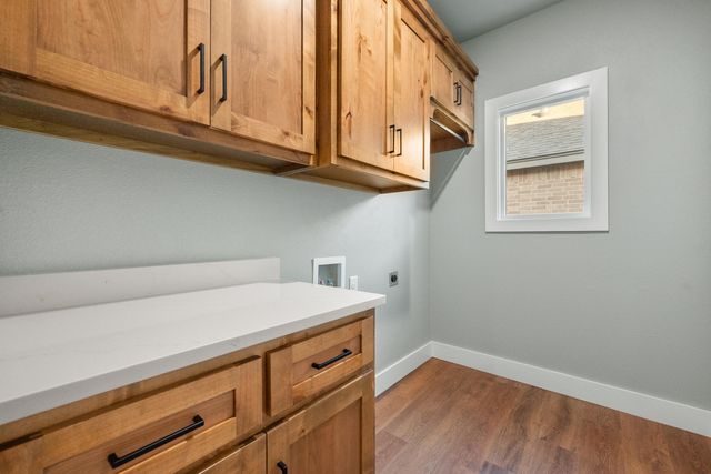 1121 N 6th Street, Wolfforth, TX 79382