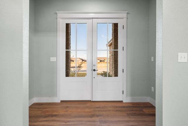 1121 N 6th Street, Wolfforth, TX 79382