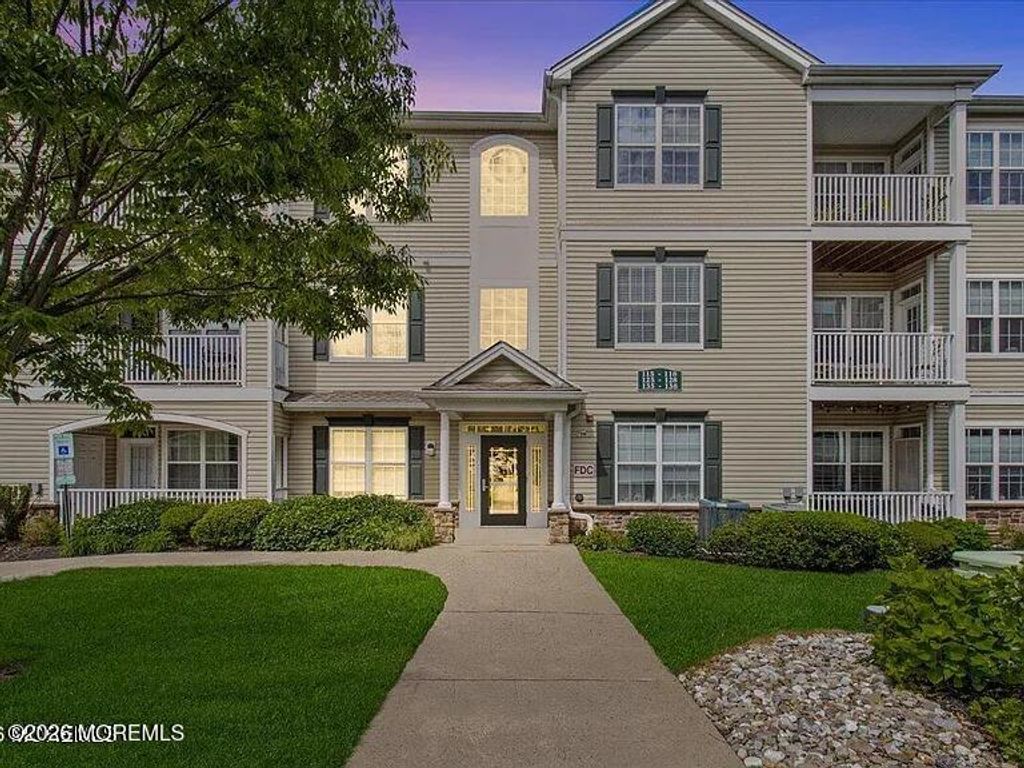 136 Mill Pond Way, Eatontown, NJ 07724