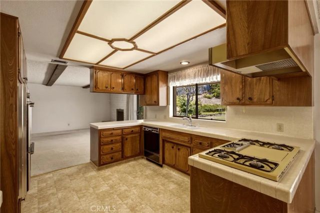 1716 Greenbriar Road, Glendale, CA 91207