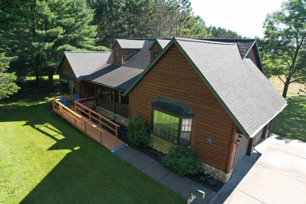 Image 3 of property listing at 772 5th Ave., Cumberland, WI 54829