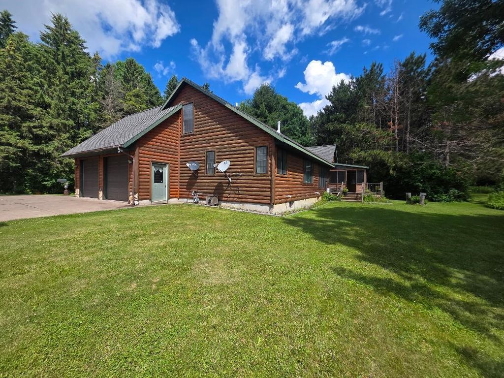 Image 8 of property listing at 772 5th Ave., Cumberland, WI 54829