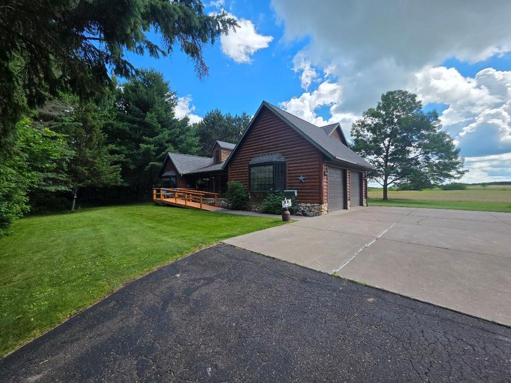 Image 9 of property listing at 772 5th Ave., Cumberland, WI 54829