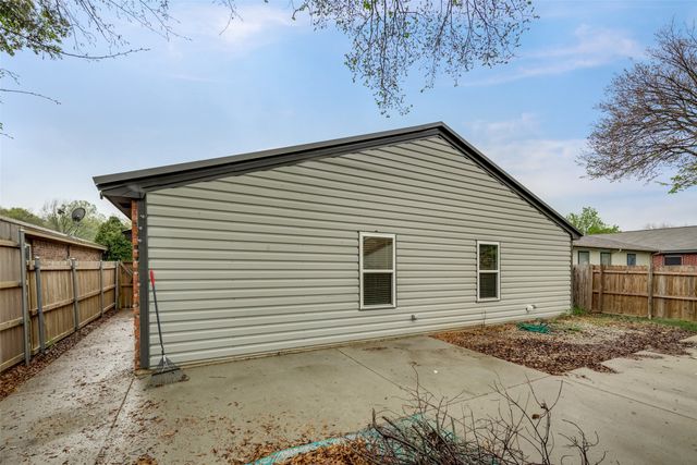 1002 Canary Lane, Mansfield, TX 76063