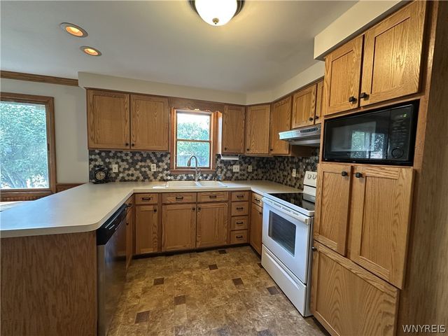 75 Caprice Drive, Cheektowaga, NY 14227