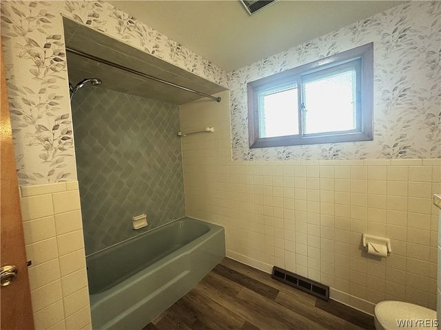 75 Caprice Drive, Cheektowaga, NY 14227