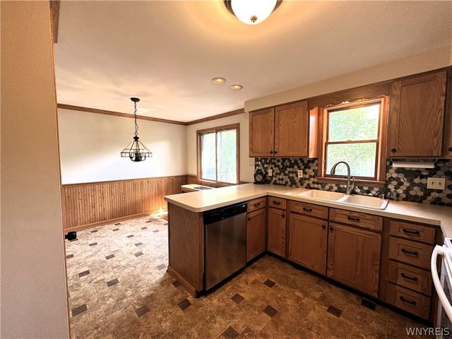 75 Caprice Drive, Cheektowaga, NY 14227
